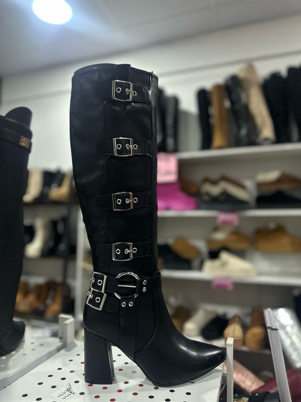 Bota negra 6 hebillas eco cuero  5Y43-1