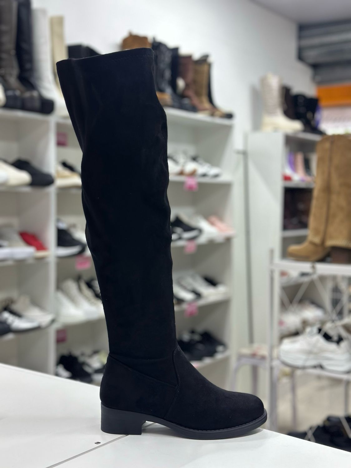 Bota negra larga gamuza A68190