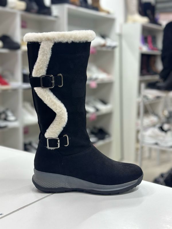 Bota negra F2320