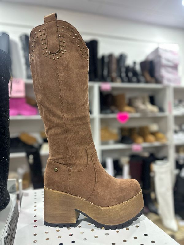 Bota caramel plataforma gamuza R63
