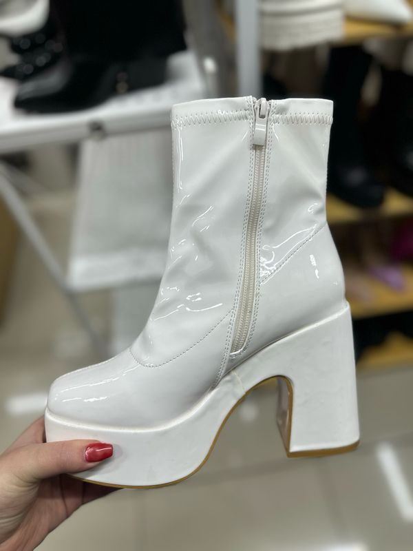 Botin blanco charol 0688