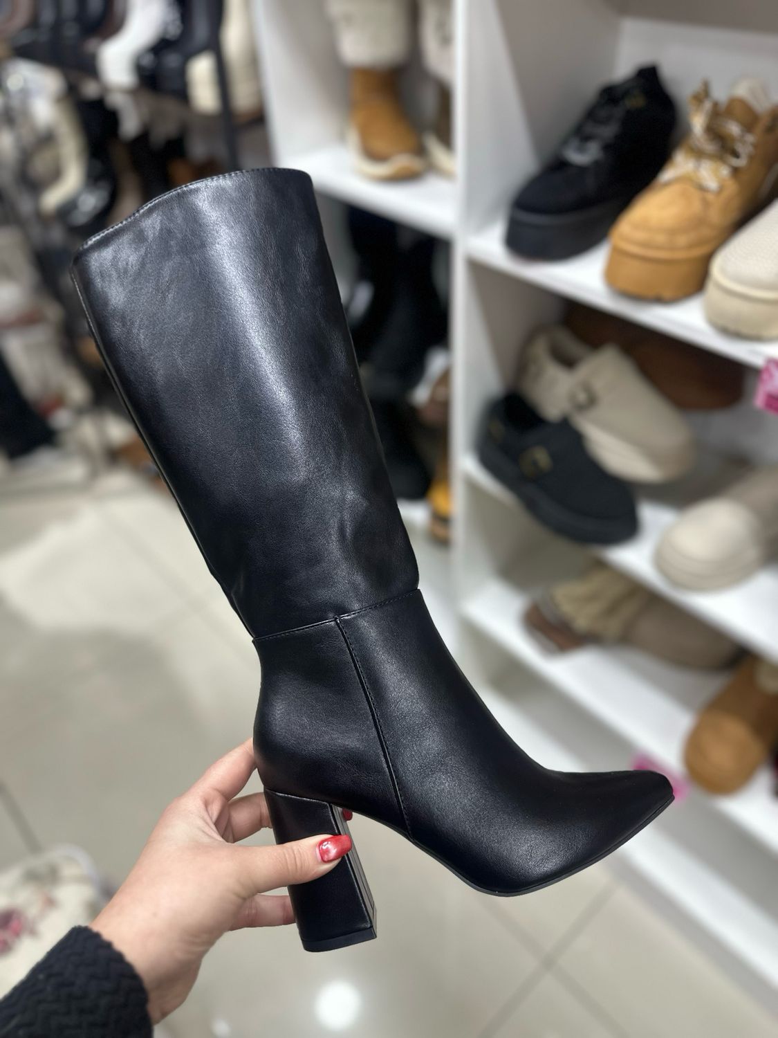 Bota lisa Negra Q11