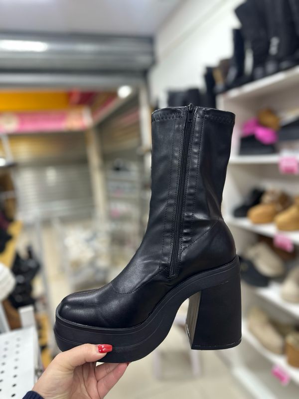 Botin Bratz plataforma 2411-6 NEGRO