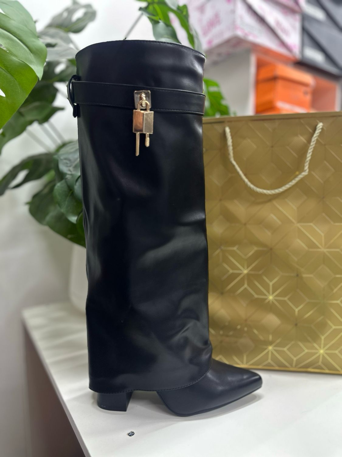 Bota candado 25JS01 NEGRA
