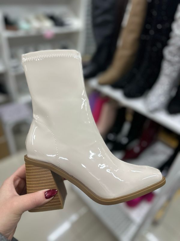 Botin charol YY-19 BEIGE