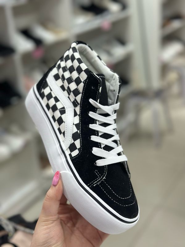 Zapatilla estilo Vns con caña D38 BLACK