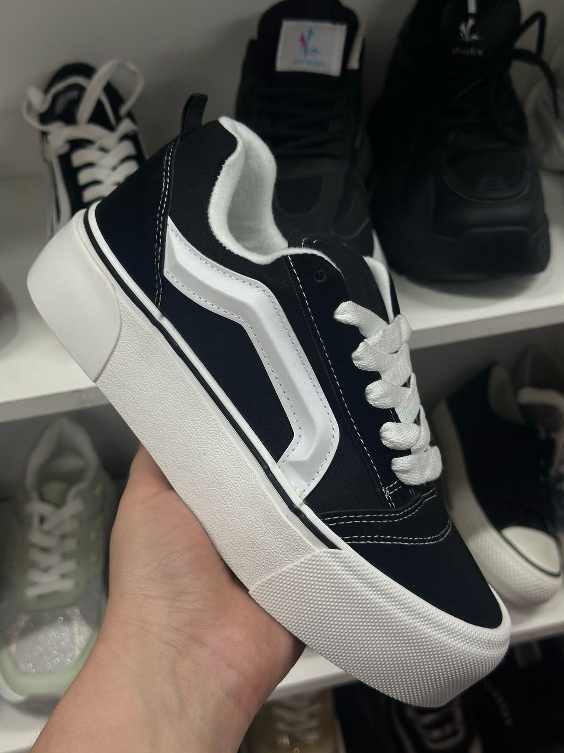 Zapatilla estilo Vns V62B NEGRO/BLANCO Zapatilla estilo Vns V62B NEGRO/BLANCO