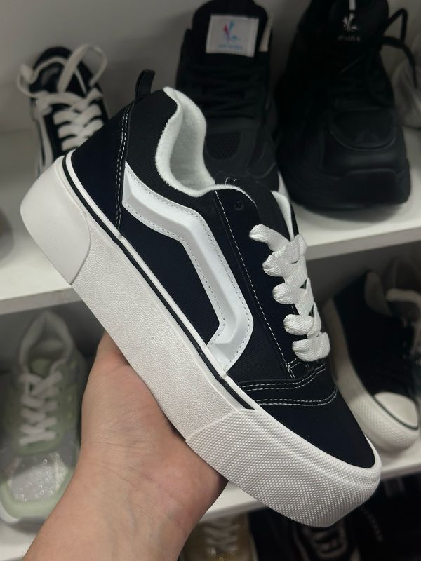 Zapatilla estilo Vns V62B NEGRO/BLANCO