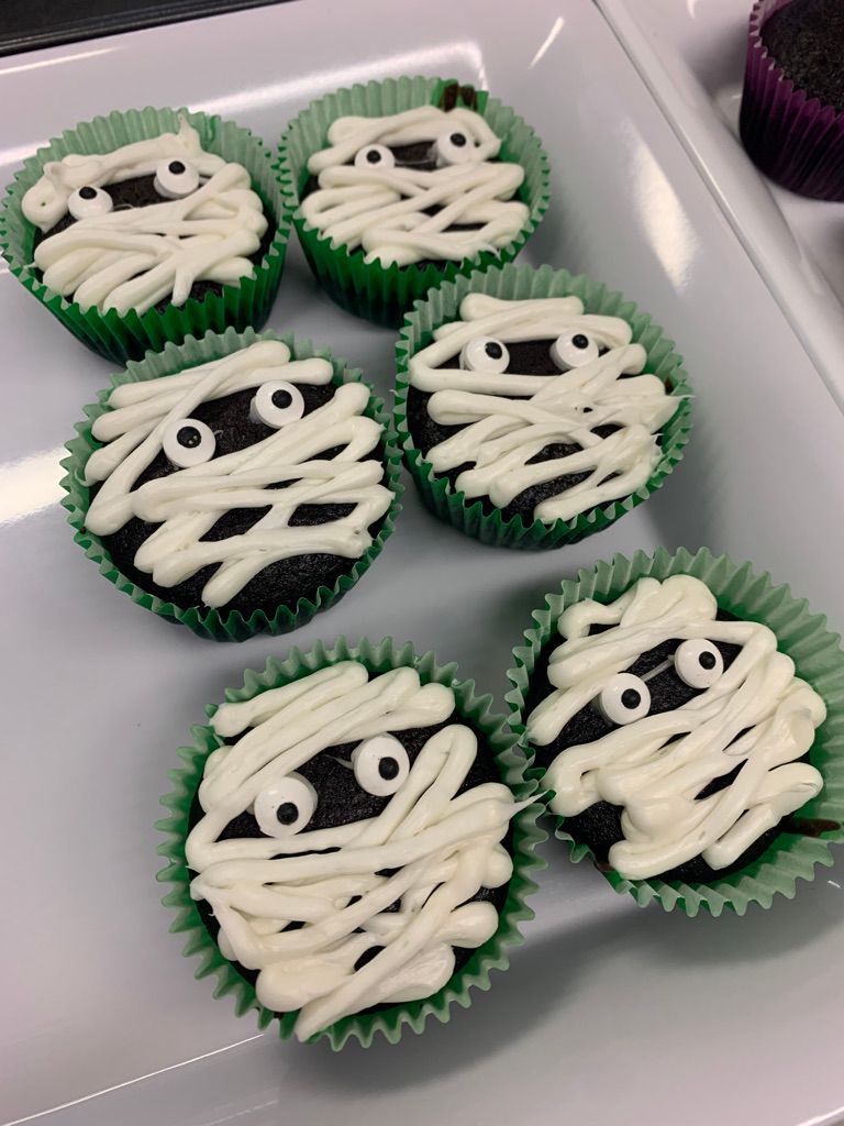 FRI-YAY! 10-31 *HALLOWEEN* Mummy Hotdogs and Mini-cupcakes