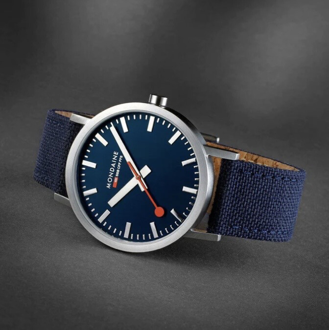 CLASSIC
DEEP OCEAN BLUE TEXTILE, 40 MM
SKU: A660.30360.40SBD