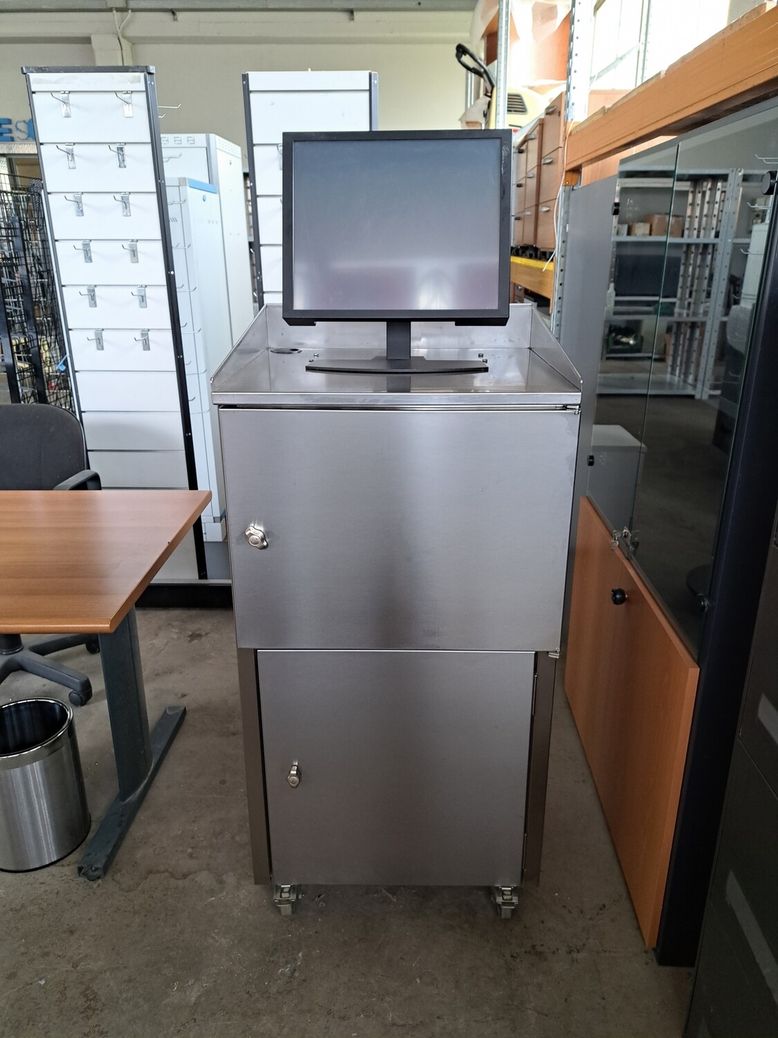 Postazione di lavoro mobile per computer