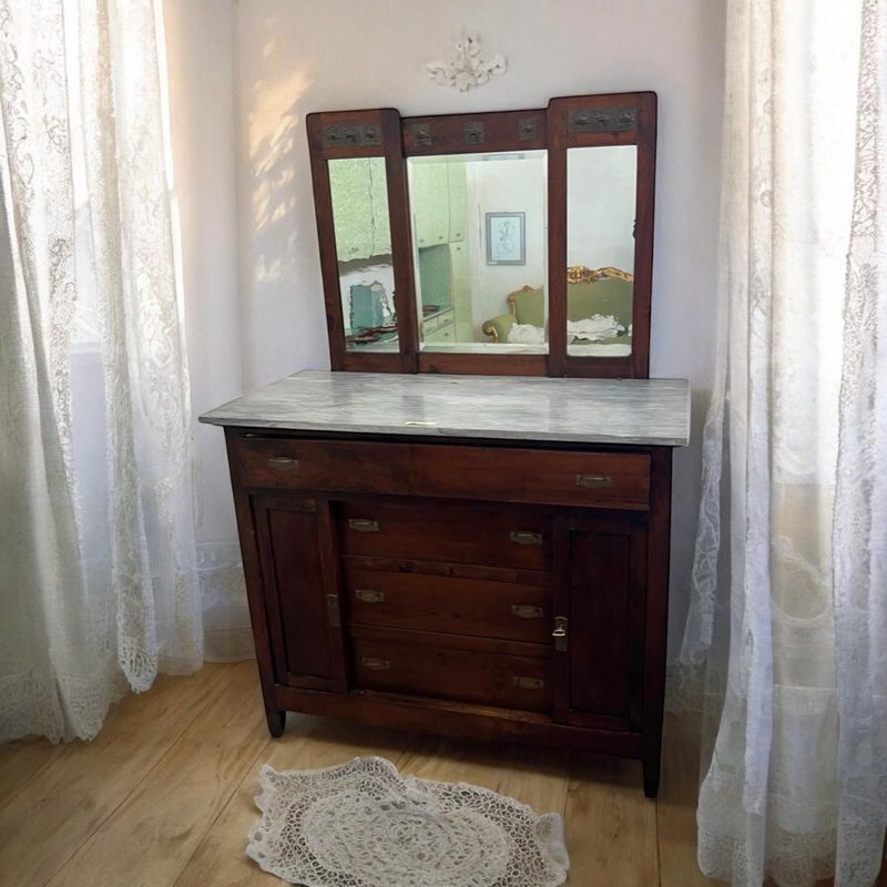 Comò in legno masello con specchio