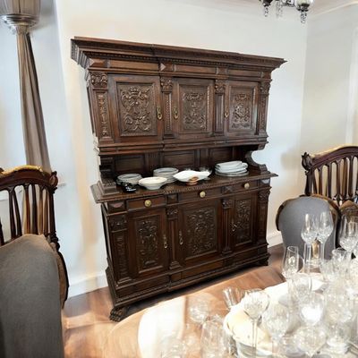 Credenza in legno massello, rinascimento