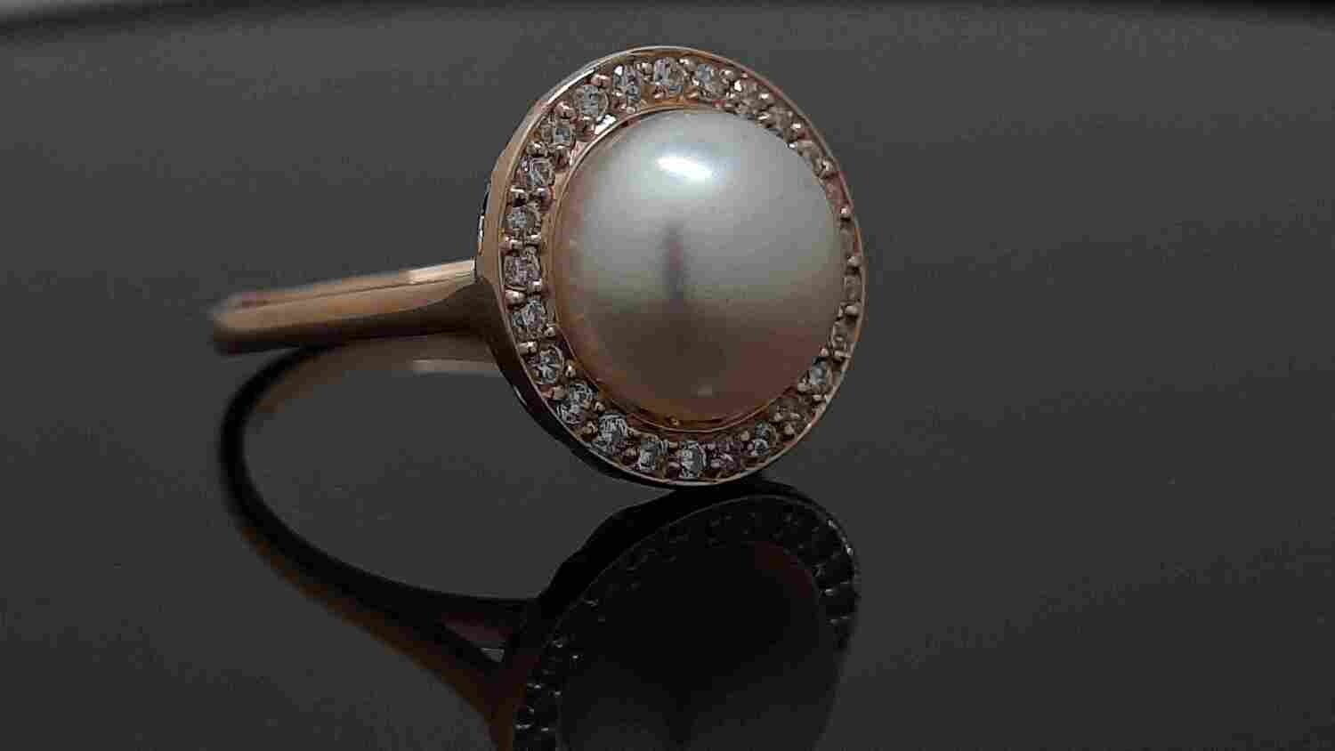 Auksinis moteriškas žiedas su perlo akute 18 dydis