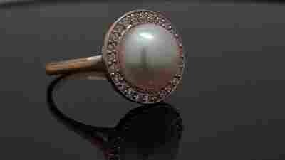 Gold Women's Ring with Pearl Eye Size 18
