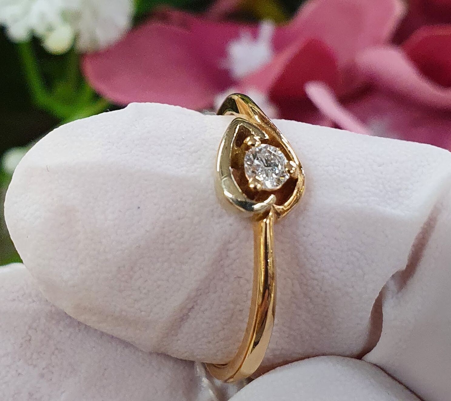 Sužadetuvių žiedas su briliantu deimantu širdelės formos