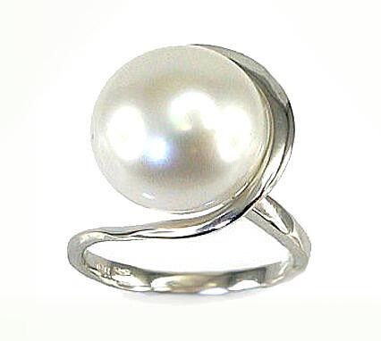 Perlas - Auksinis žiedas moterims