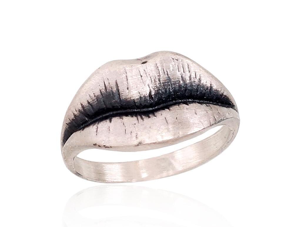Mylinčios lūpos sidabrinis žiedas, ADUN2101344MattPOxMattBk