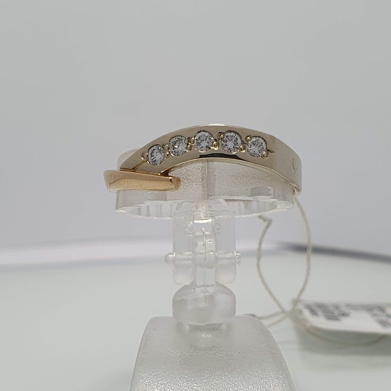 Ring with 5 diamond eyes