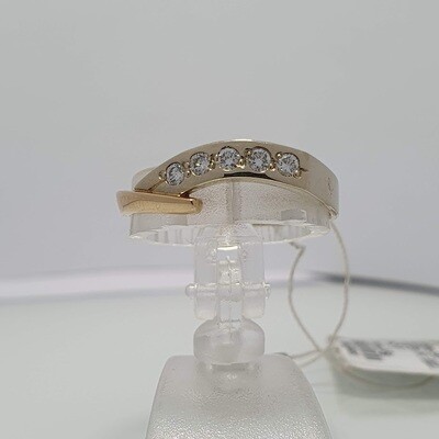 Ring with 5 diamond eyes