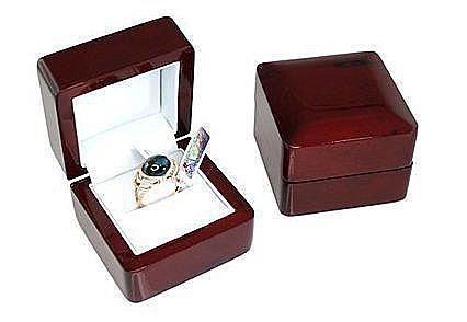 <p><hr3>Box for wedding rings6 x 6 x 4.5 cm Jewellery (IE/UK) model A7105061Br </hr3></p><p>Jewellery (IE/UK) box for wedding rings is ordered together with wedding rings</p>