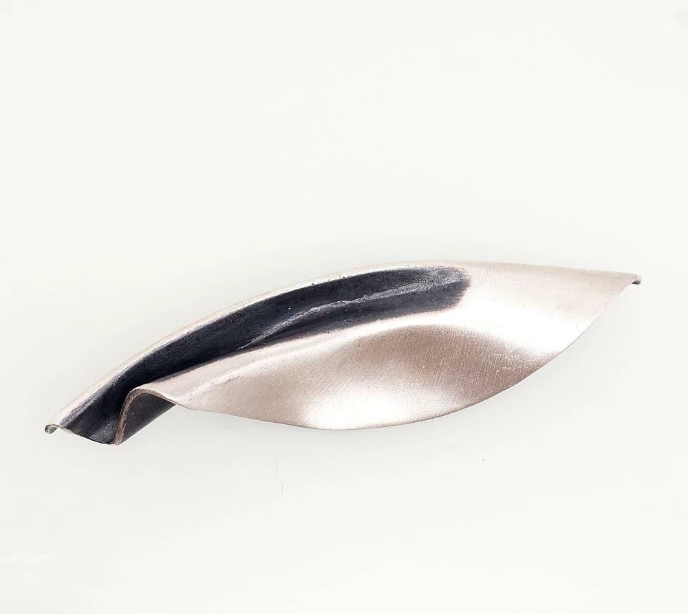 Leaf-shaped silver brooch A2920119M