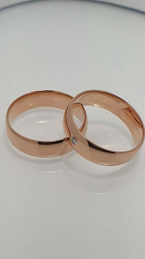 Pair of Gold Classic Wedding Rings: 6 mm.