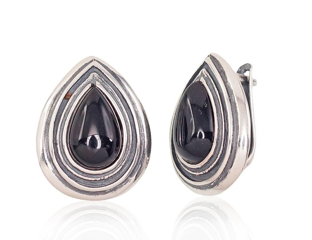 Silver earrings with 'english' lock A2202871POxBkON2 Silver 925° oxide Plating Onix  "English" lock