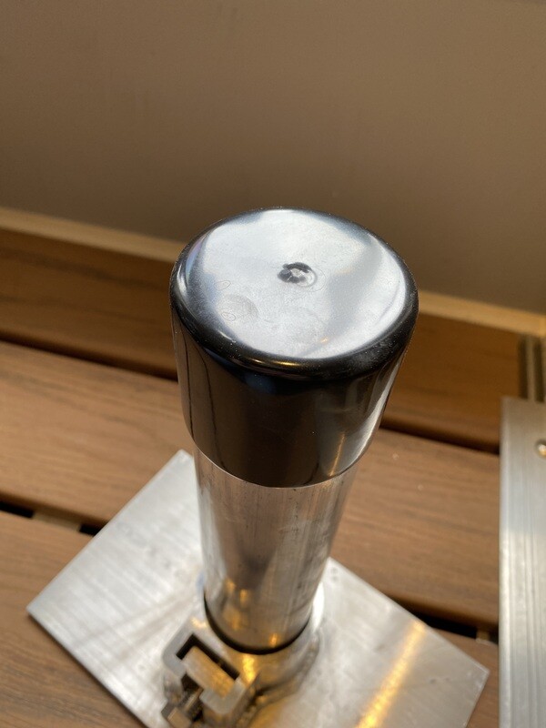 DOCK LEG CAP