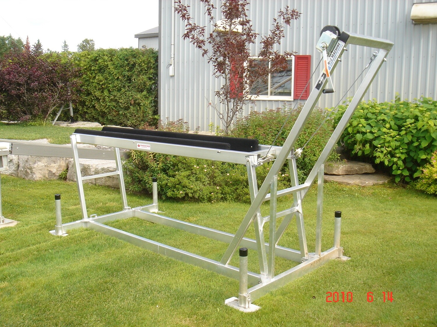 PERSONAL WATERCRAFT LIFT ASSEMBLED