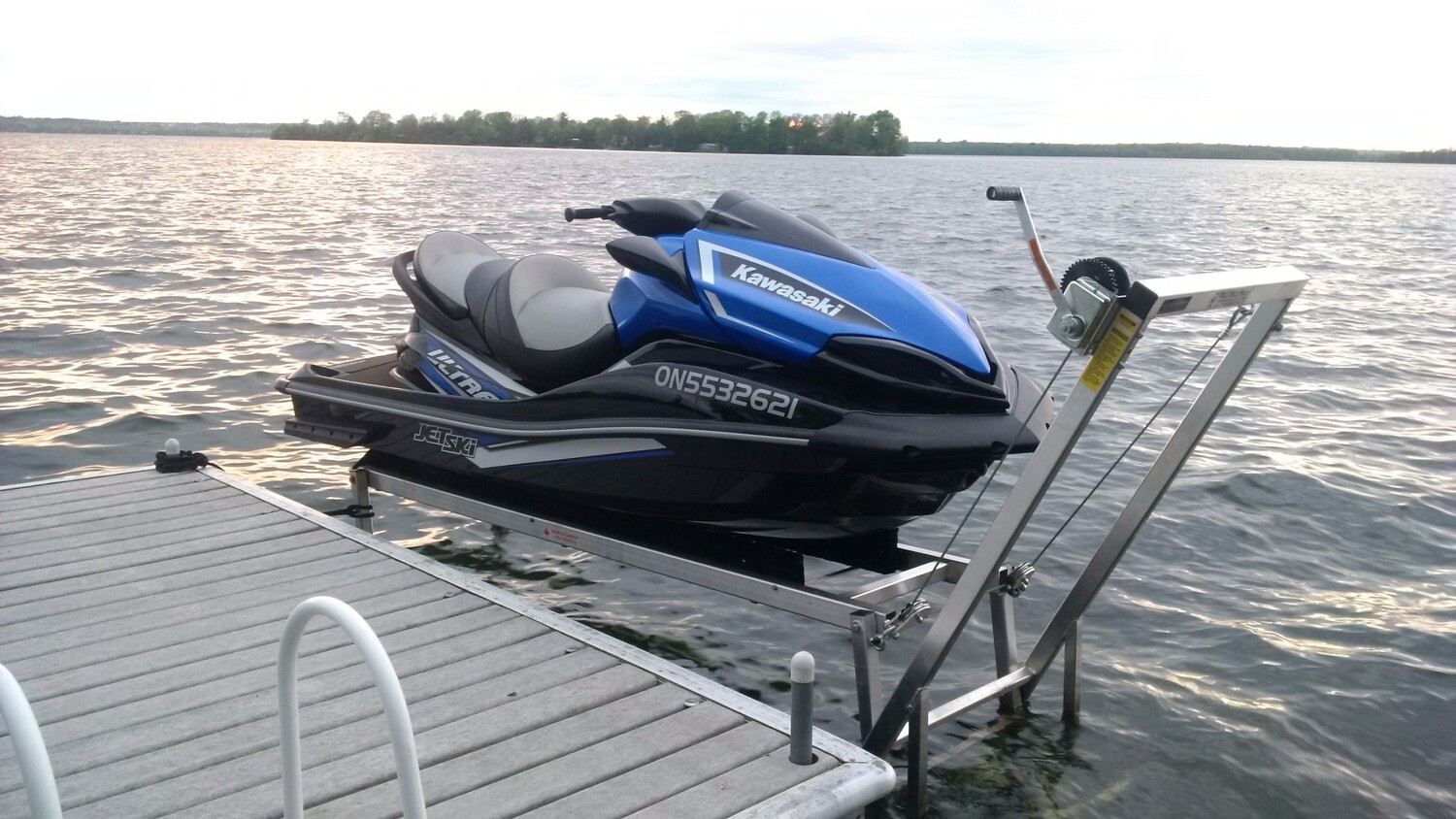 PERSONAL WATERCRAFT LIFT ASSEMBLED