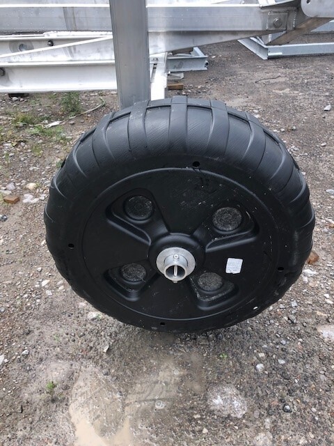 DOCK EDGE PLASTIC DOCK WHEEL- 18&quot;