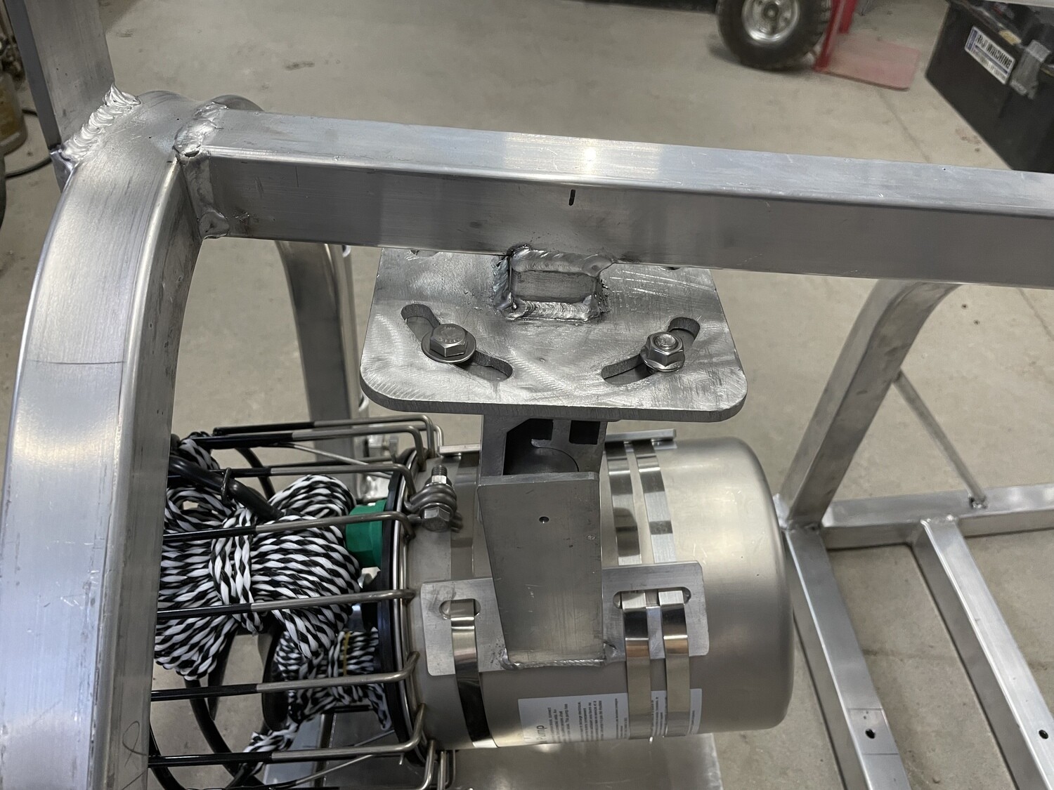 R&amp;J Deicer Stand