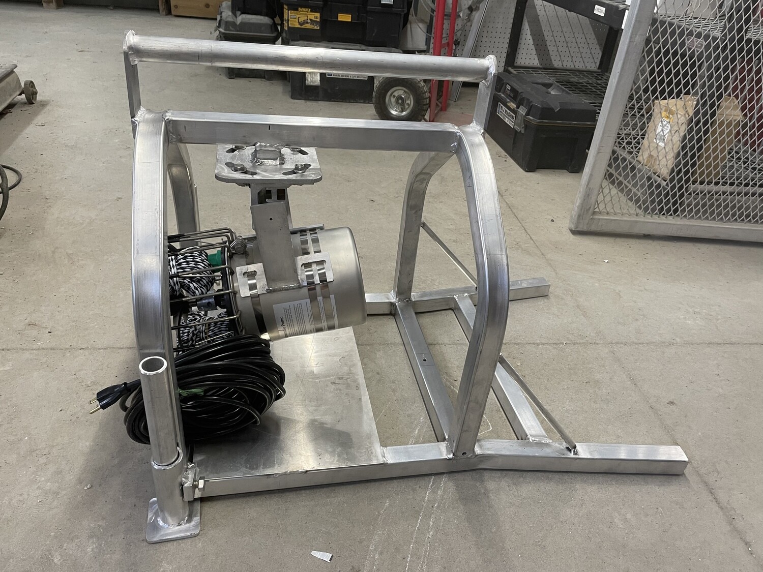 R&amp;J Deicer Stand