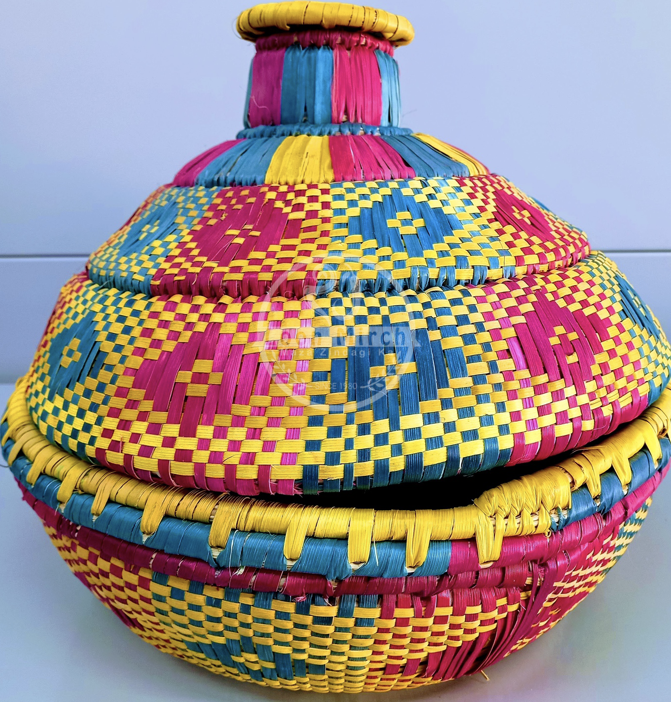LM Pattari, Colours: Yellow with multiple colours