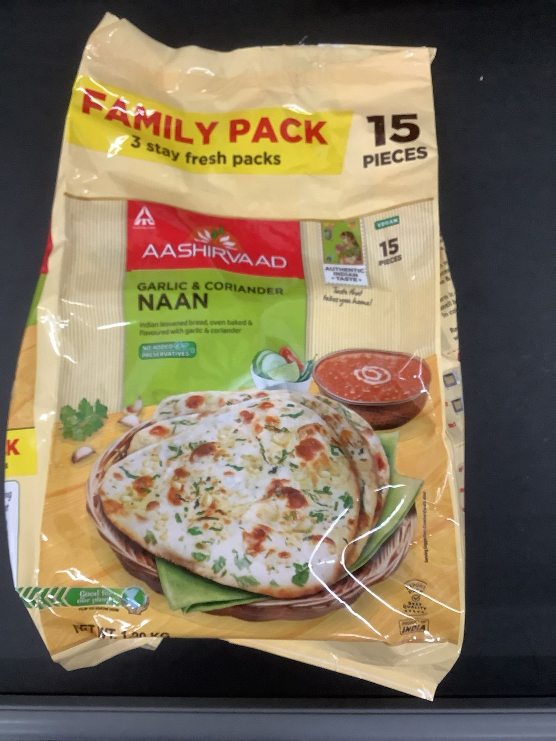 AASHIRVAAD  Garlic &amp; Coriander Naan Family pack 15pic