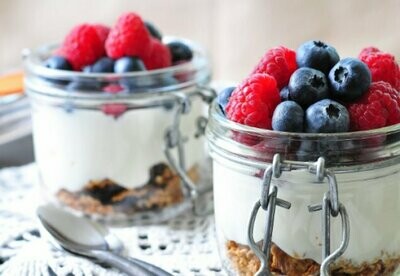 Knusperjoghurt mit Früchten Knusperjoghurt mit Früchten
