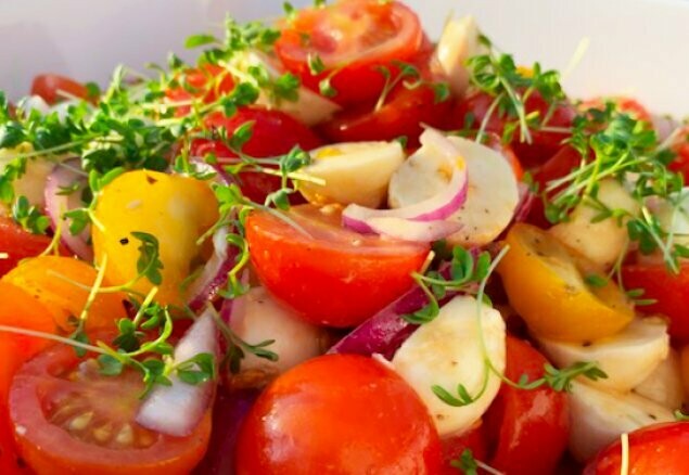 Tomaten-Mozzarella-Salat Tomaten-Mozzarella-Salat