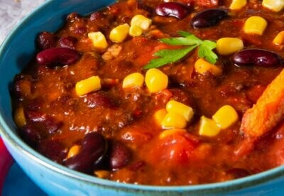 Chili con Carne mit Baguettebrot Chili con Carne mit Baguettebrot