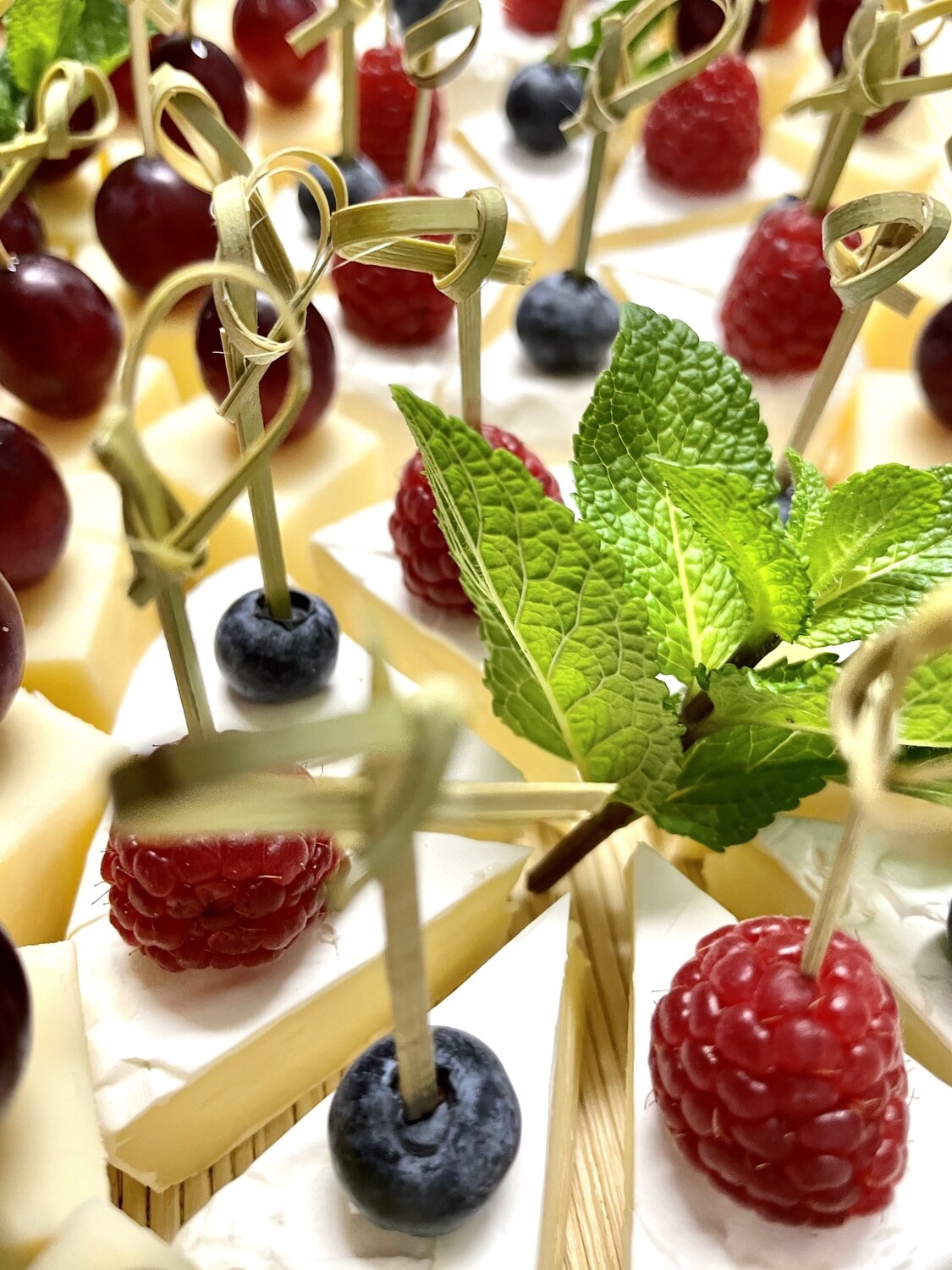 Camembert-Frucht-Spieß