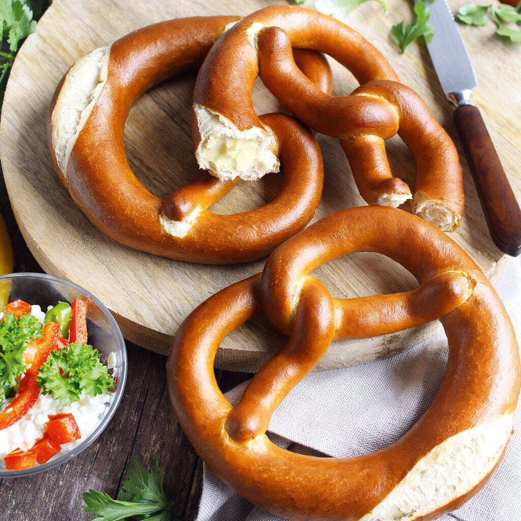 Laugenbrezel mit Butter