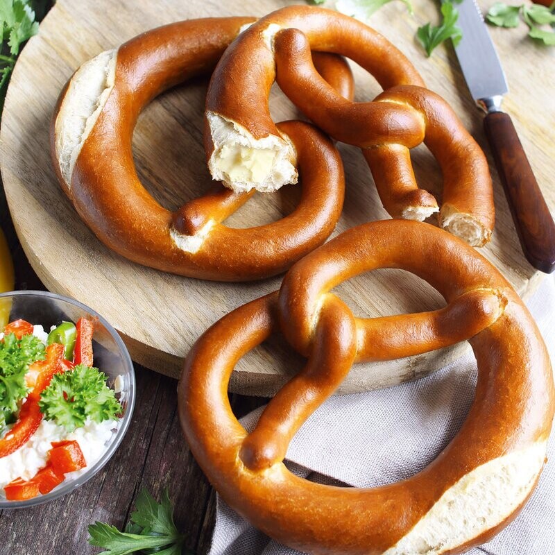 Laugenbrezel mit Butter Laugenbrezel mit Butter