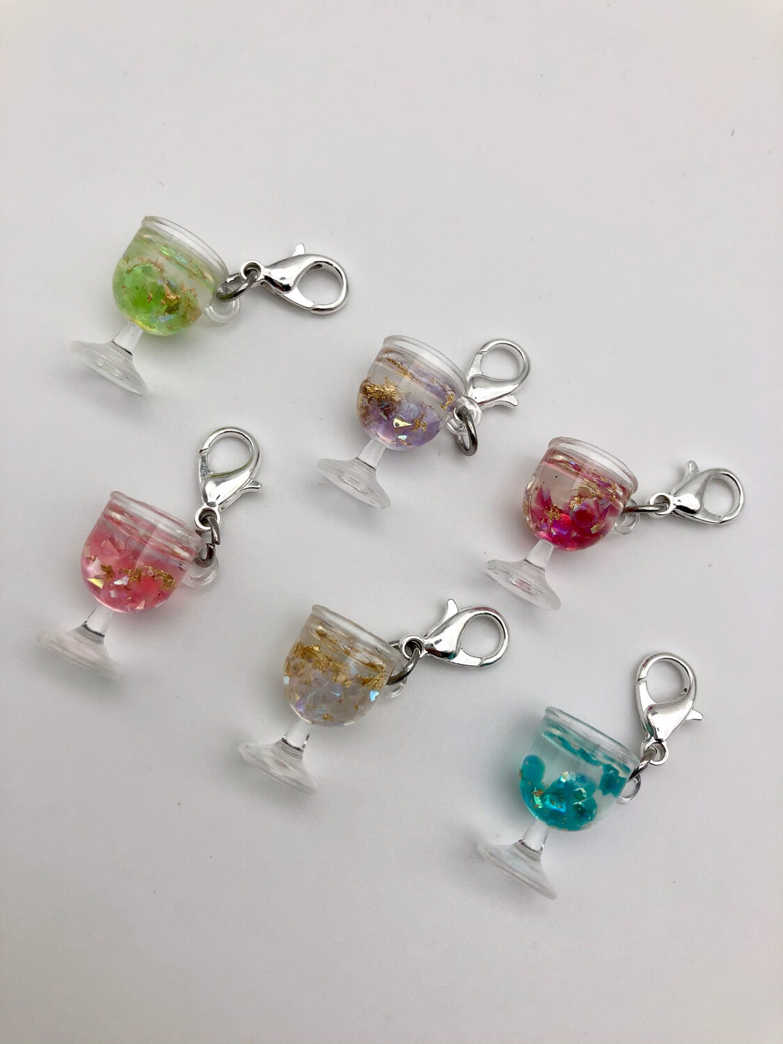Resin Wine Glasses With Gold Glitter Stitch Markers - pack of 5