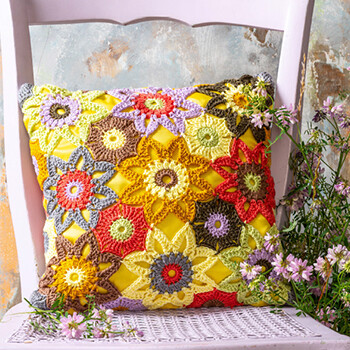 FREE Cozy Flower Patchwork Cushion Cover