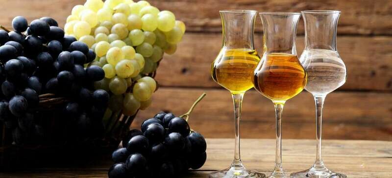 Grappa di Moscato Invecchiata 40% Vol. (AfW) Grappa di Moscato Invecchiata 40% Vol. (AfW)
