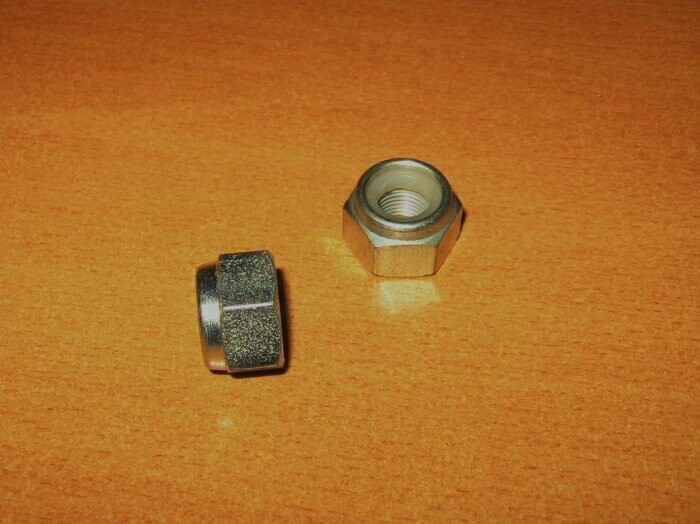 DADO AUTOBLOCCANTE M10 PASSO 1 SET N.2 DADI