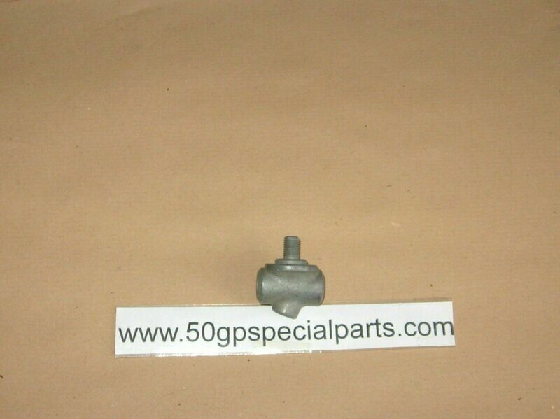MOZZETTO ATTACCO MOLLA SOSPENSIONE ANTERIORE
VESPA 125cc. 1955-57 FARO BASSO