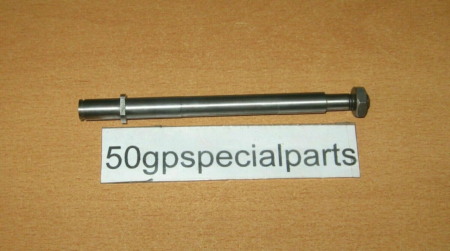 PERNO RUOTA ANTERIORE 135mm.
VESPA PIAGGIO FARO BASSO 98- 125-150 -APE
