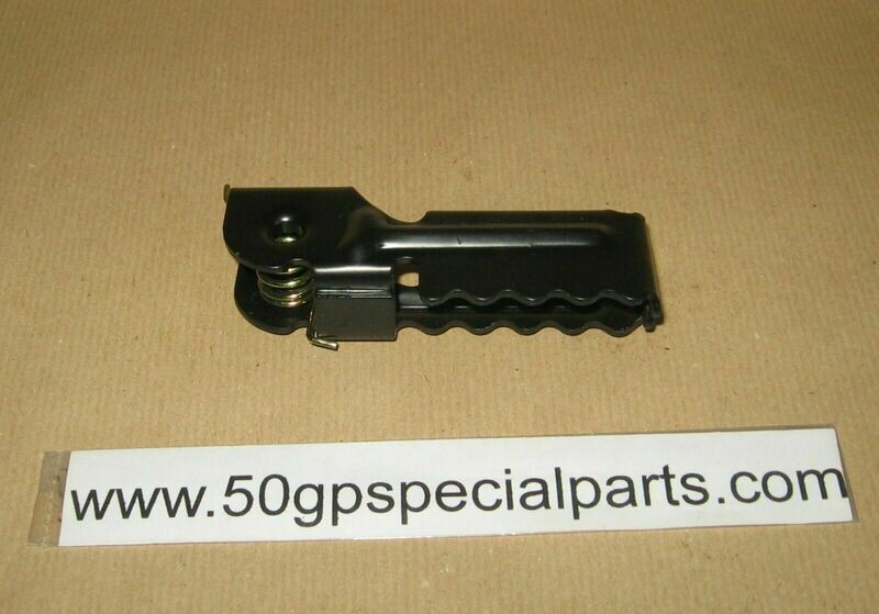 STAFFA PEDANA POGGIAPIEDI SX CODICE 08401099  ​MALAGUTI 50