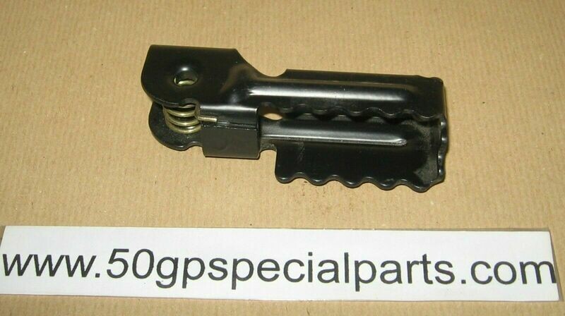 STAFFA PEDANA POGGIAPIEDI DX CODICE 08401199  MALAGUTI 50